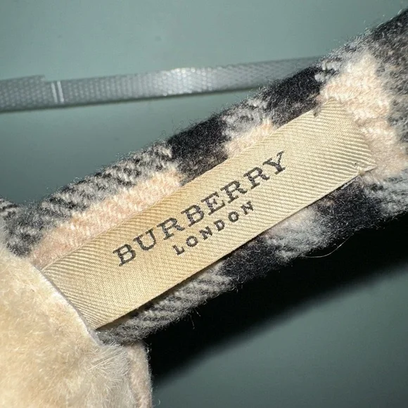 Vintage Burberry Classic Beige, Black, Maroon, & White Ear Muffs - Picture 5 of 6